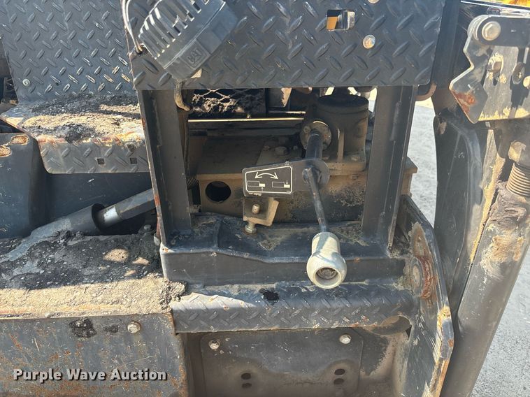 image for item EC3733 2019 Weiler P385B paver