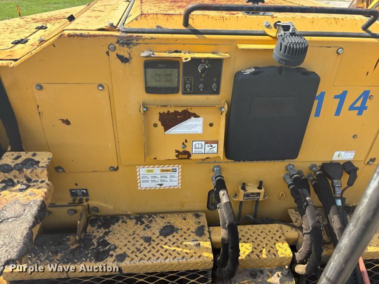 image for item EC3733 2019 Weiler P385B paver