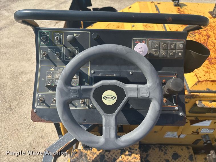 image for item EC3733 2019 Weiler P385B paver