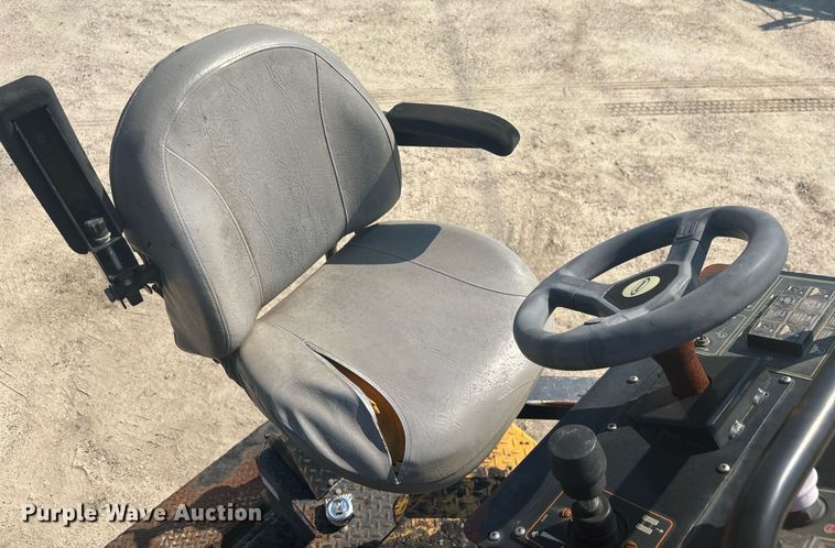 image for item EC3733 2019 Weiler P385B paver