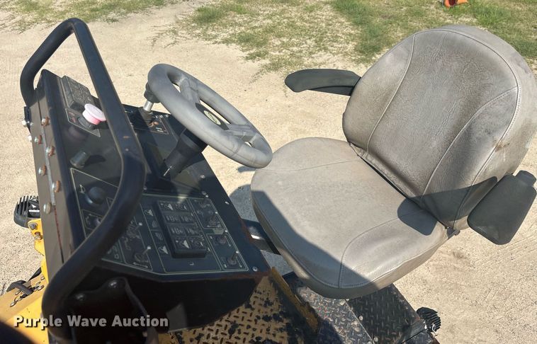 image for item EC3733 2019 Weiler P385B paver