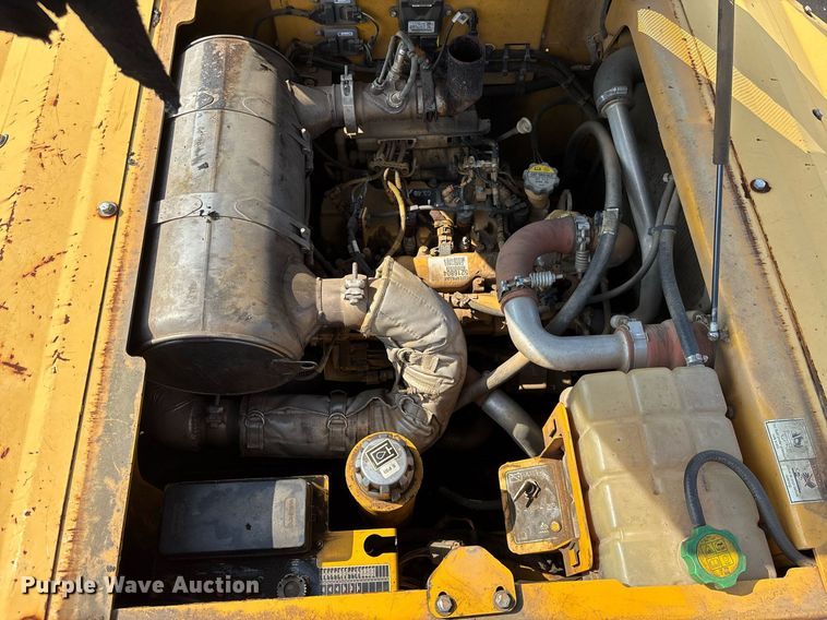 image for item EC3733 2019 Weiler P385B paver