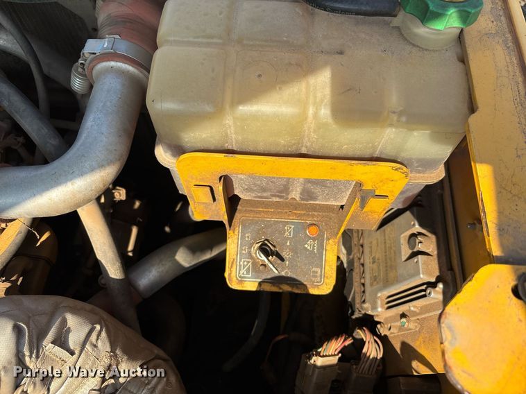 image for item EC3733 2019 Weiler P385B paver