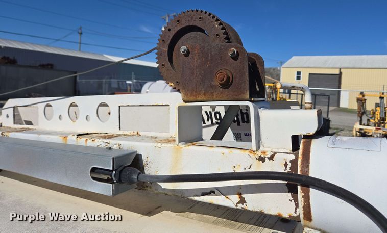 image for item EC4202 2002 Bobcat Daylight light plant