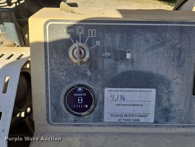 image for item EC4202 2002 Bobcat Daylight light plant