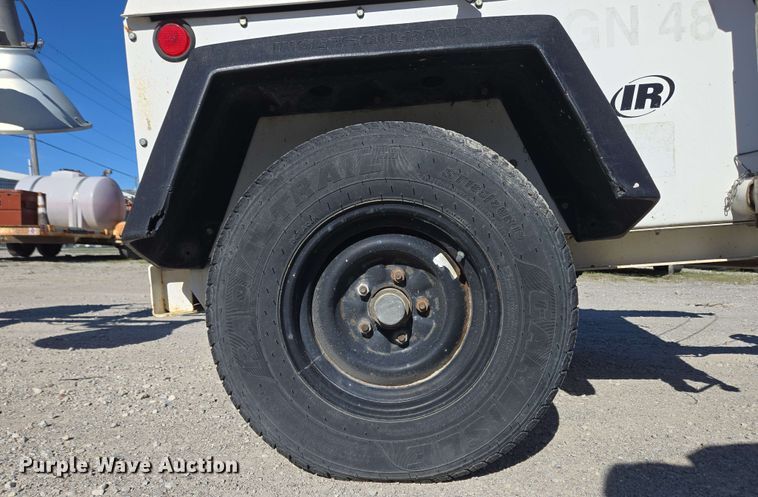 image for item EC4202 2002 Bobcat Daylight light plant