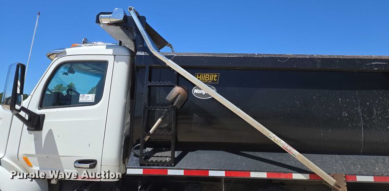 image for item ED2106 2016 Peterbilt 567 dump truck