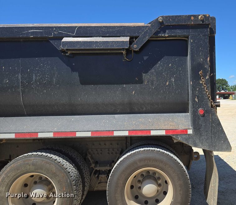 image for item ED2106 2016 Peterbilt 567 dump truck