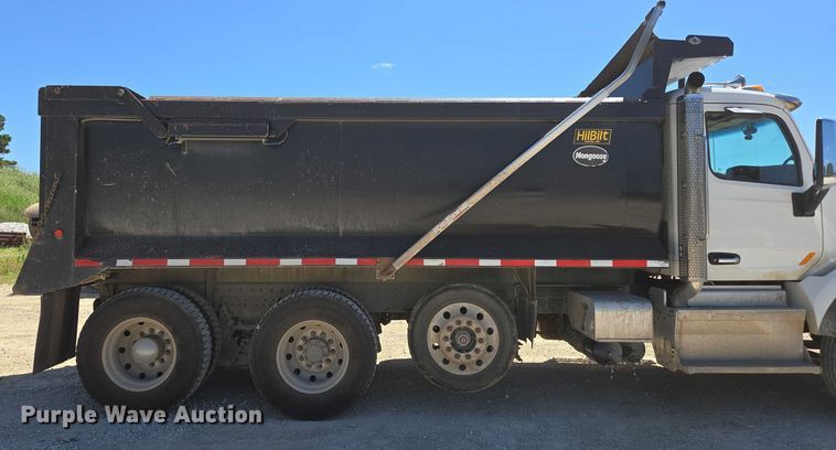 image for item ED2106 2016 Peterbilt 567 dump truck