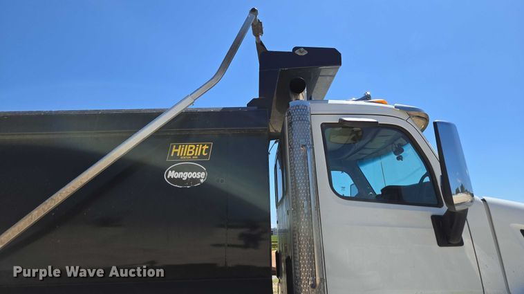 image for item ED2106 2016 Peterbilt 567 dump truck
