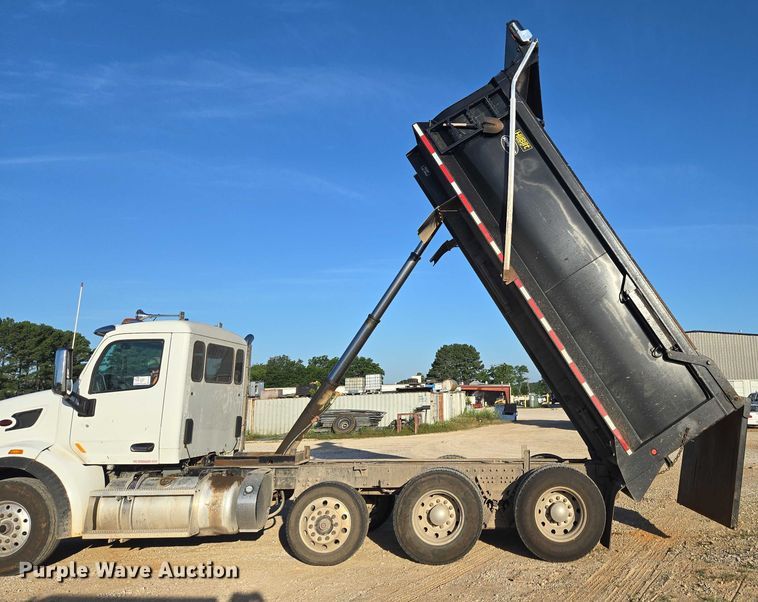 image for item ED2106 2016 Peterbilt 567 dump truck