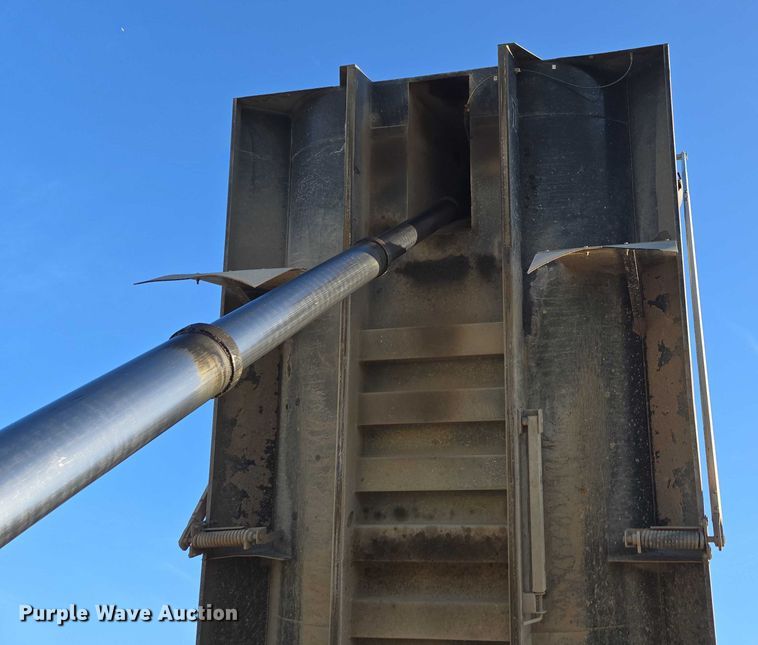 image for item ED2106 2016 Peterbilt 567 dump truck