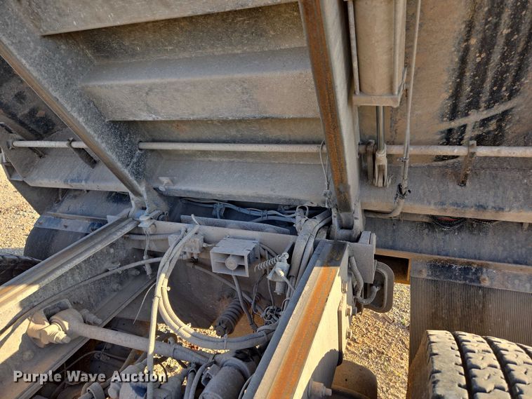 image for item ED2106 2016 Peterbilt 567 dump truck