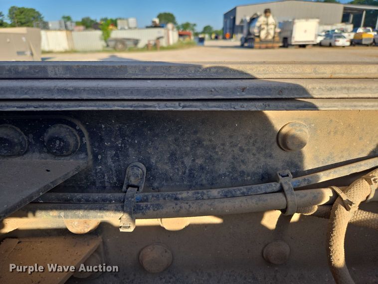 image for item ED2106 2016 Peterbilt 567 dump truck