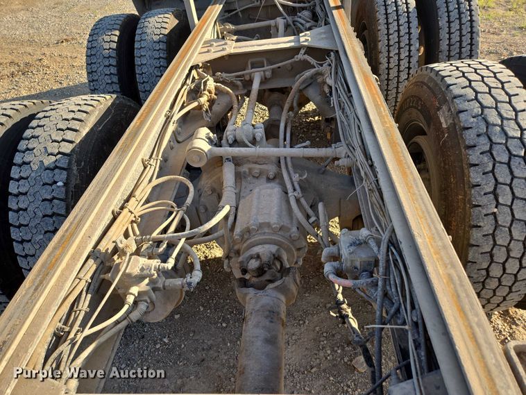 image for item ED2106 2016 Peterbilt 567 dump truck