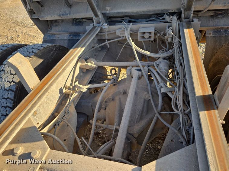 image for item ED2106 2016 Peterbilt 567 dump truck