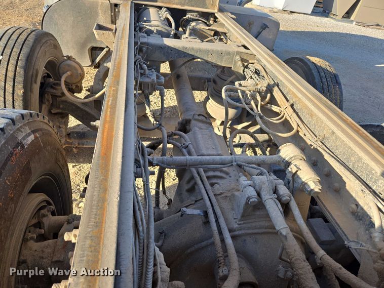 image for item ED2106 2016 Peterbilt 567 dump truck