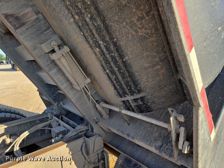 image for item ED2106 2016 Peterbilt 567 dump truck