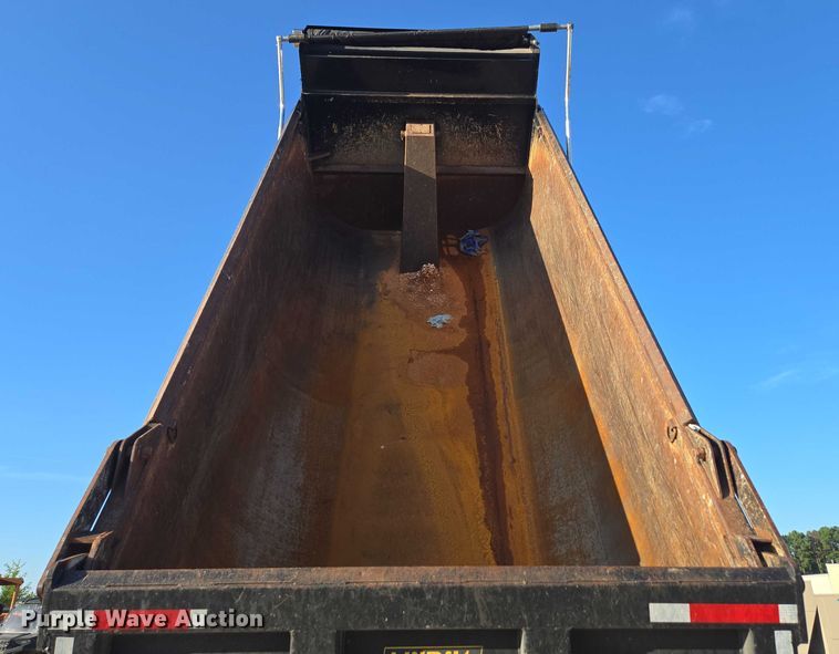 image for item ED2106 2016 Peterbilt 567 dump truck