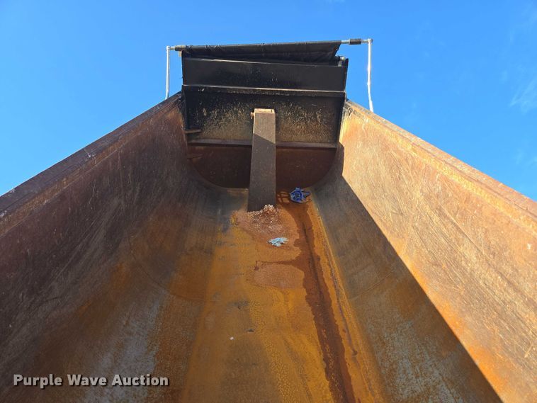 image for item ED2106 2016 Peterbilt 567 dump truck