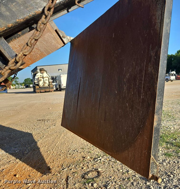 image for item ED2106 2016 Peterbilt 567 dump truck