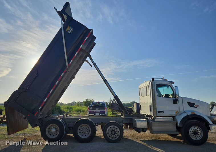 image for item ED2106 2016 Peterbilt 567 dump truck