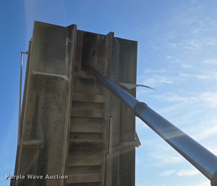 image for item ED2106 2016 Peterbilt 567 dump truck