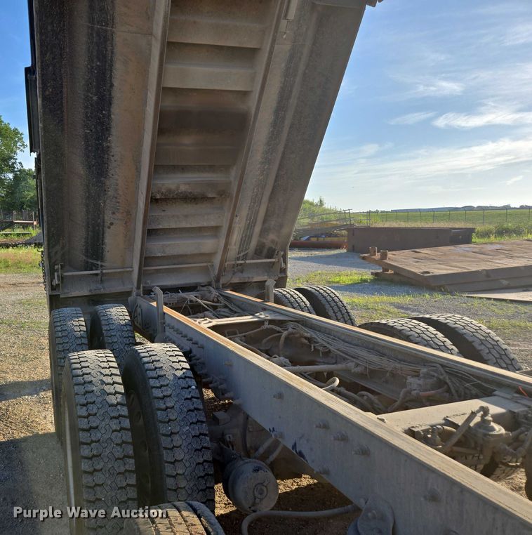 image for item ED2106 2016 Peterbilt 567 dump truck