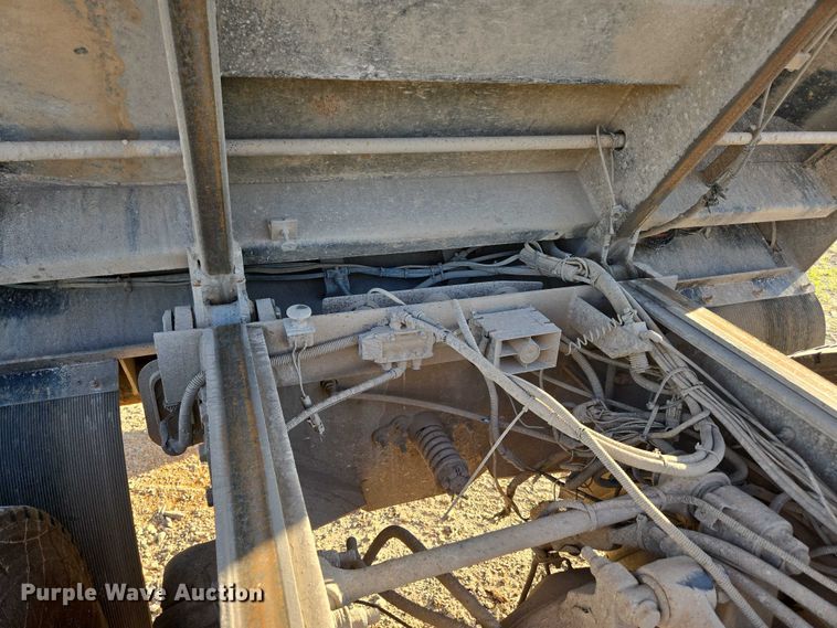 image for item ED2106 2016 Peterbilt 567 dump truck