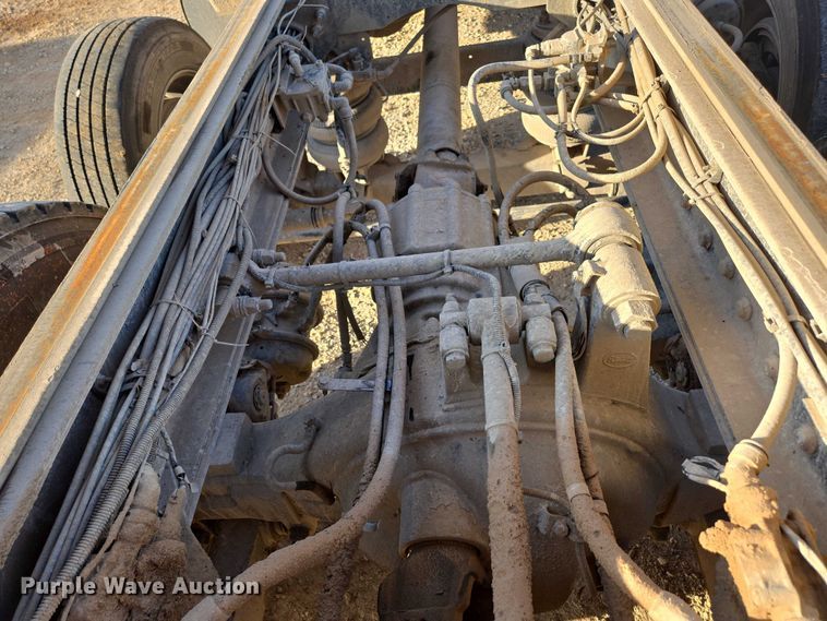 image for item ED2106 2016 Peterbilt 567 dump truck