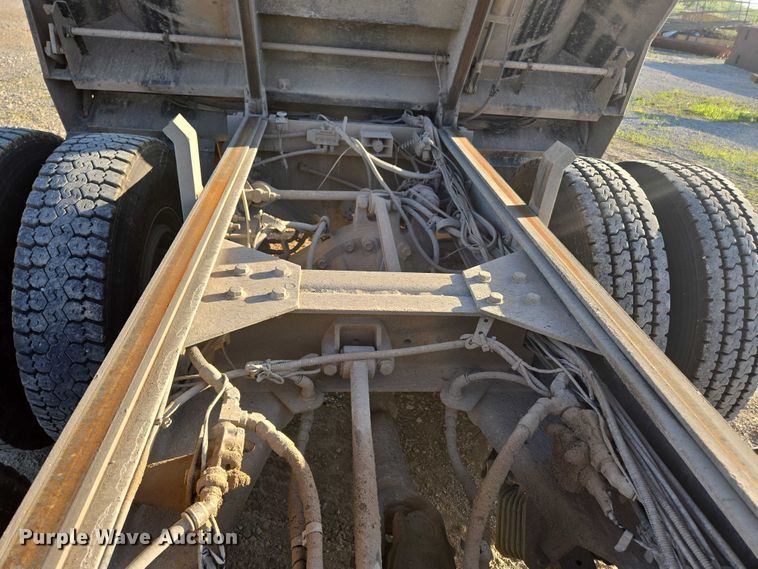 image for item ED2106 2016 Peterbilt 567 dump truck