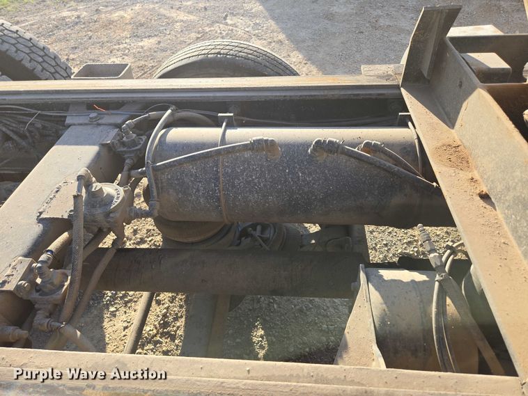 image for item ED2106 2016 Peterbilt 567 dump truck