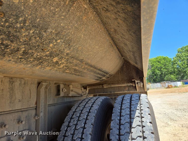 image for item ED2106 2016 Peterbilt 567 dump truck