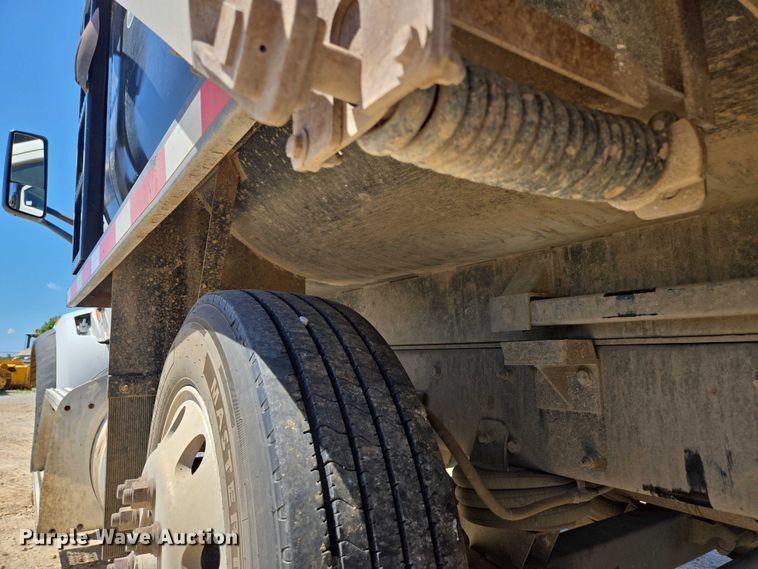 image for item ED2106 2016 Peterbilt 567 dump truck