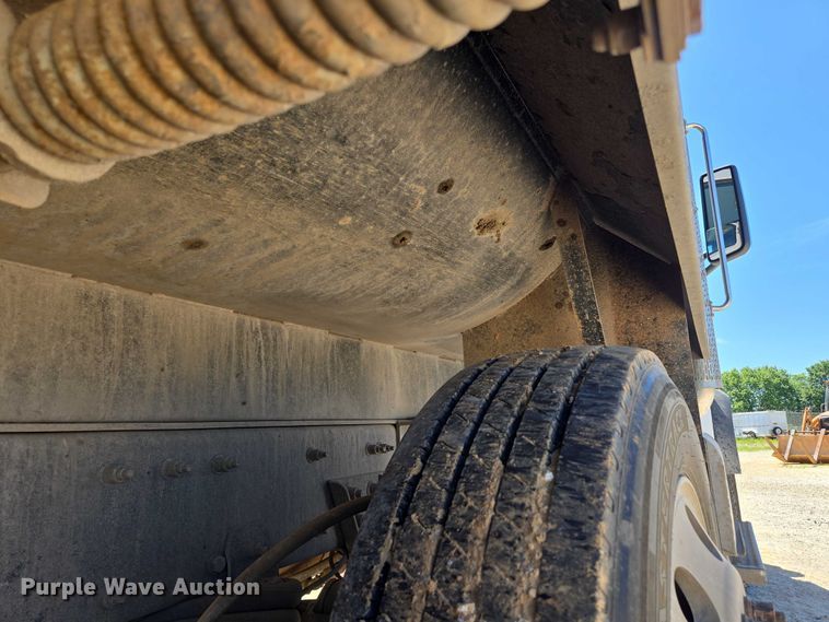 image for item ED2106 2016 Peterbilt 567 dump truck