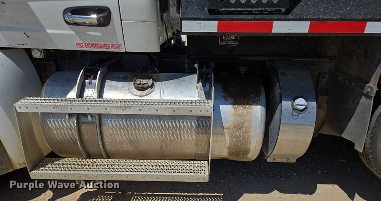 image for item ED2106 2016 Peterbilt 567 dump truck