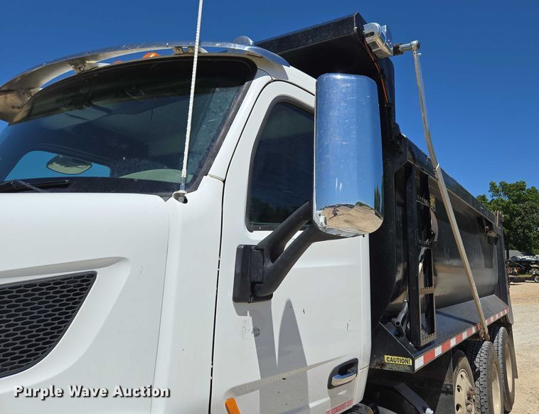 image for item ED2106 2016 Peterbilt 567 dump truck