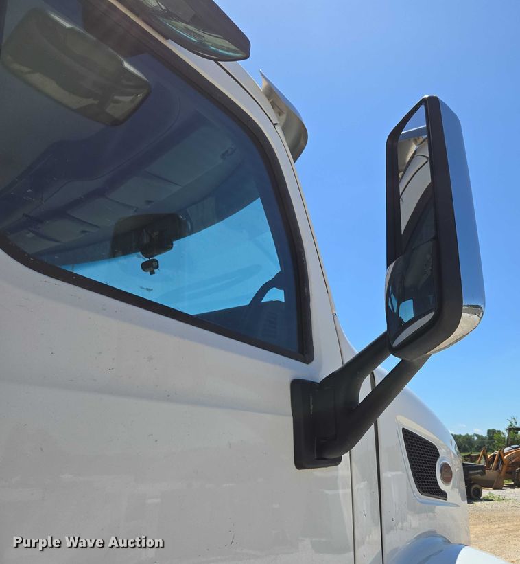 image for item ED2106 2016 Peterbilt 567 dump truck