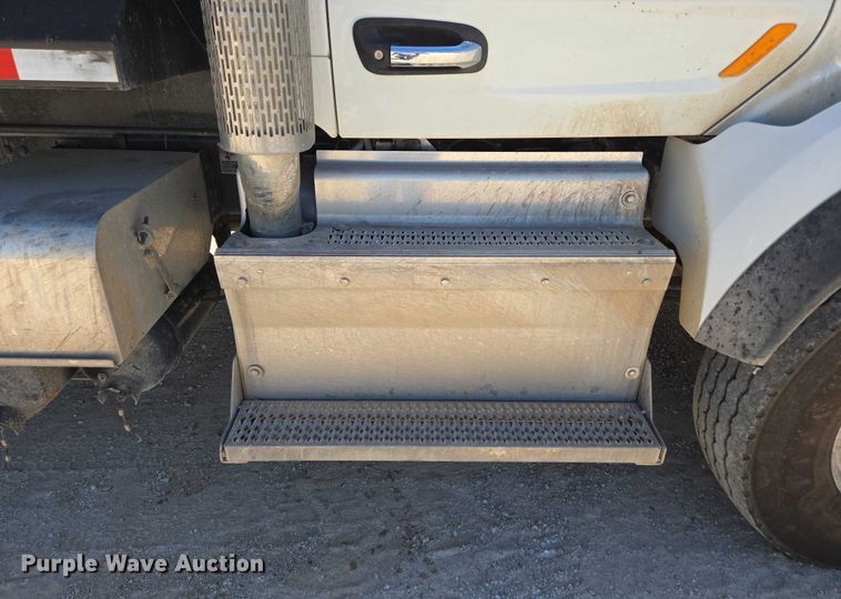 image for item ED2106 2016 Peterbilt 567 dump truck