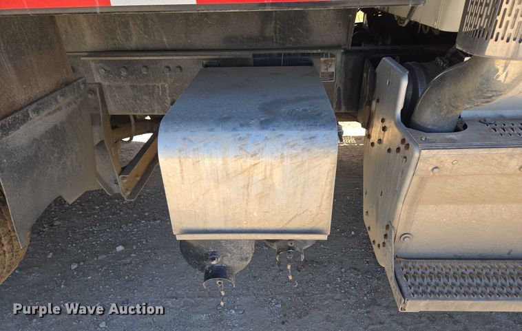 image for item ED2106 2016 Peterbilt 567 dump truck