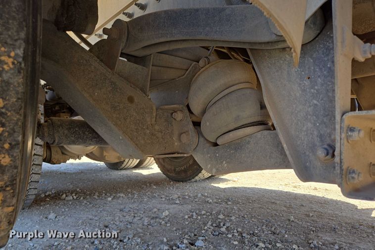 image for item ED2106 2016 Peterbilt 567 dump truck