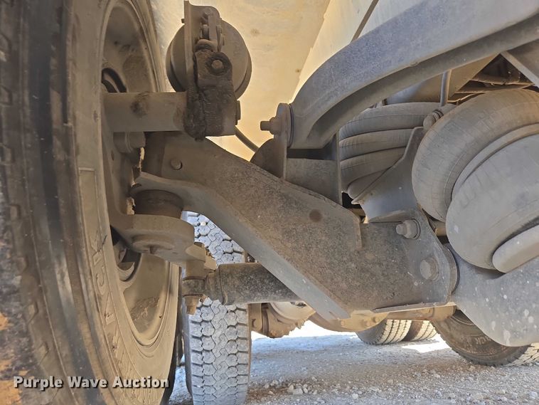 image for item ED2106 2016 Peterbilt 567 dump truck