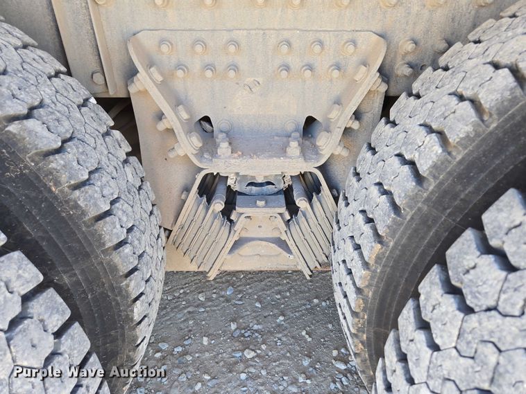 image for item ED2106 2016 Peterbilt 567 dump truck