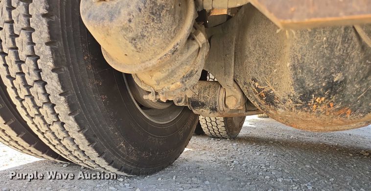 image for item ED2106 2016 Peterbilt 567 dump truck