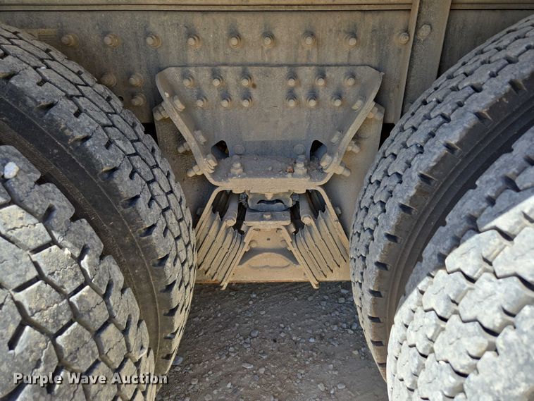 image for item ED2106 2016 Peterbilt 567 dump truck