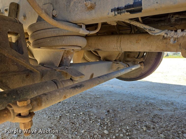 image for item ED2106 2016 Peterbilt 567 dump truck