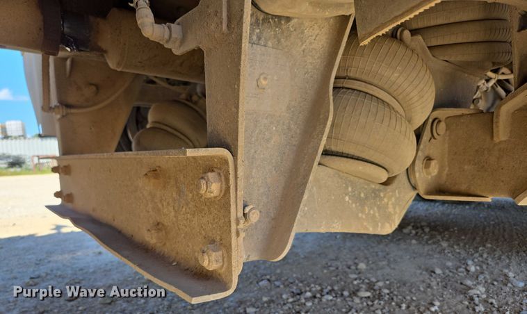 image for item ED2106 2016 Peterbilt 567 dump truck