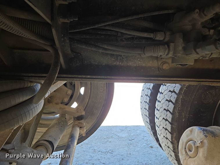 image for item ED2106 2016 Peterbilt 567 dump truck