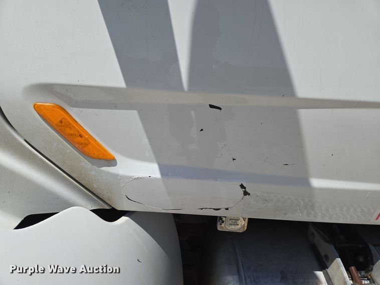 image for item ED2106 2016 Peterbilt 567 dump truck