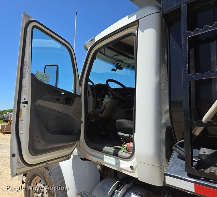 image for item ED2106 2016 Peterbilt 567 dump truck